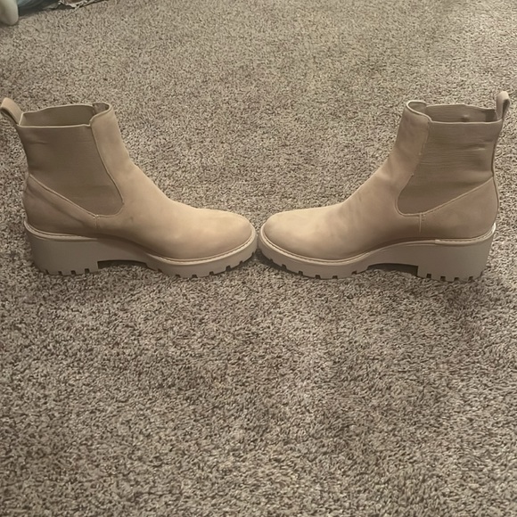 Dolce Vita Chelsea Boots - Picture 4 of 7